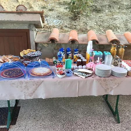 La Valle Dei Fiori Di Bellucci Rosanna בית חווה
